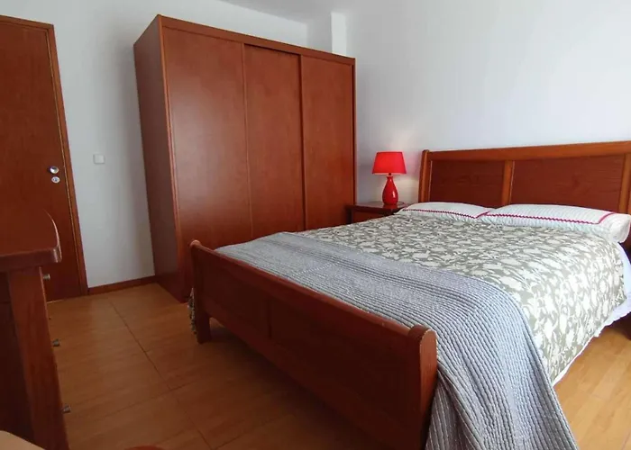 3 Bed House - Sleeps 4 - Wifi - Parking בית נופש Angra do Heroísmo