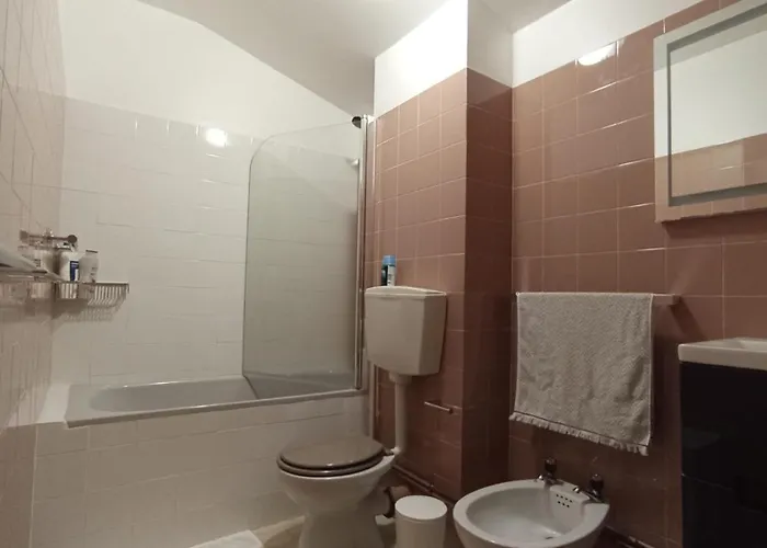 3 Bed House - Sleeps 4 - Wifi - Parking בית נופש