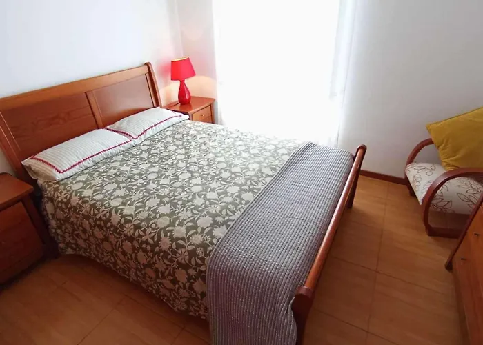 3 Bed House - Sleeps 4 - Wifi - Parking בית נופש