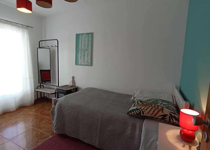 3 Bed House - Sleeps 4 - Wifi - Parking בית נופש Angra do Heroísmo