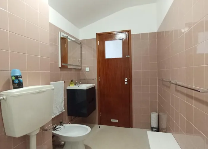 Σπίτι διακοπών 3 Bed House - Sleeps 4 - Wifi - Parking Angra do Heroísmo