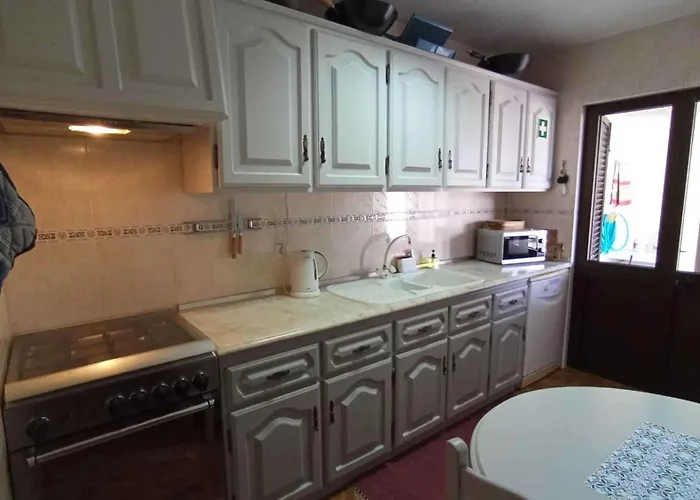 3 Bed House - Sleeps 4 - Wifi - Parking * Angra do Heroísmo