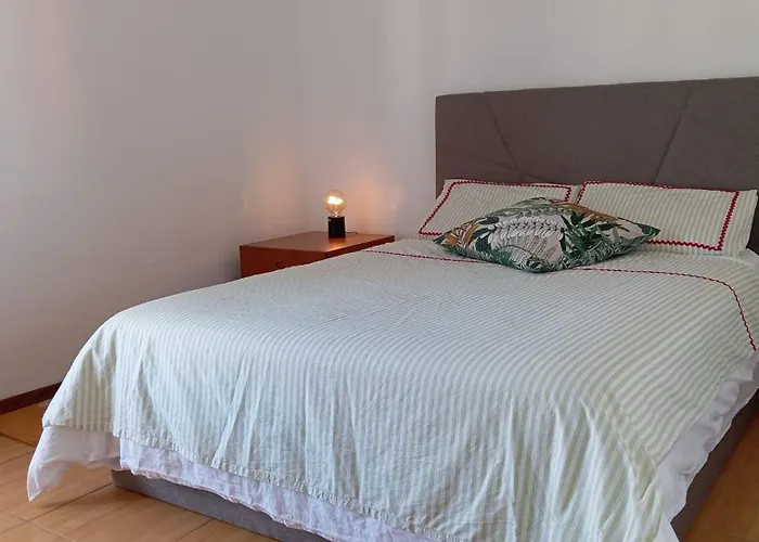 Σπίτι διακοπών 3 Bed House - Sleeps 4 - Wifi - Parking *