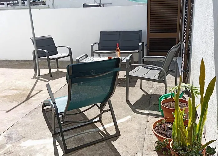 3 Bed House - Sleeps 4 - Wifi - Parking * Angra do Heroísmo