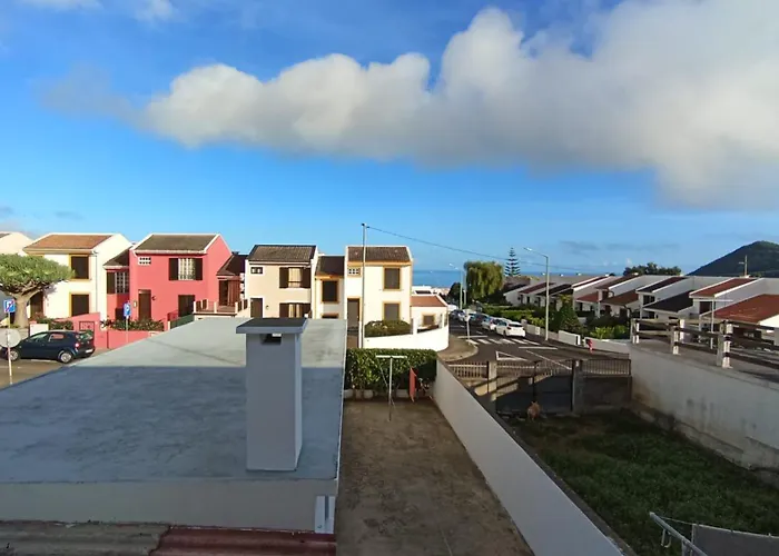 3 Bed House - Sleeps 4 - Wifi - Parking Σπίτι διακοπών *